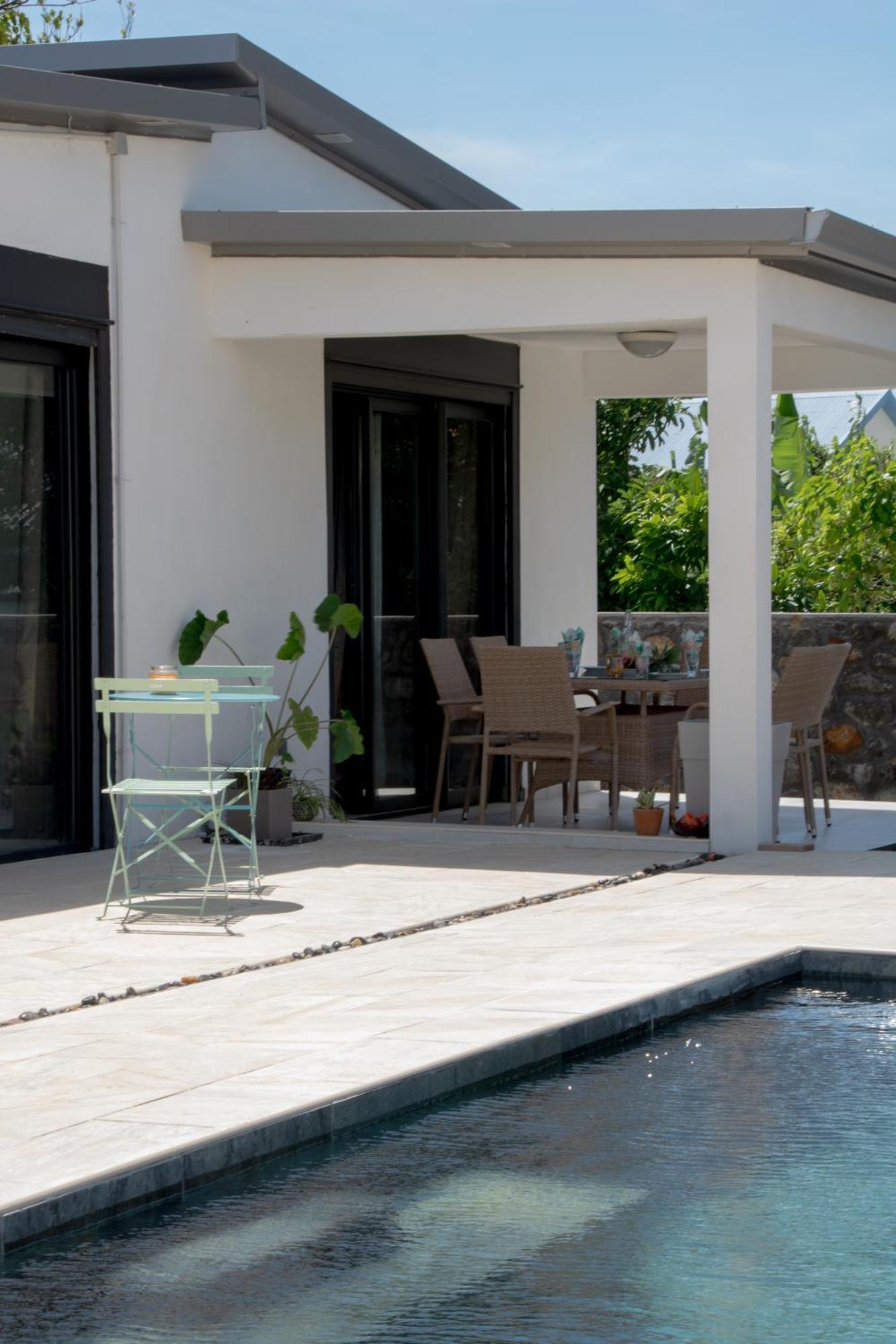 Le Beau Vallon 1- Jacuzzi Privatif Et Piscine Chauffee Partagee Saint-Benoît Esterno foto